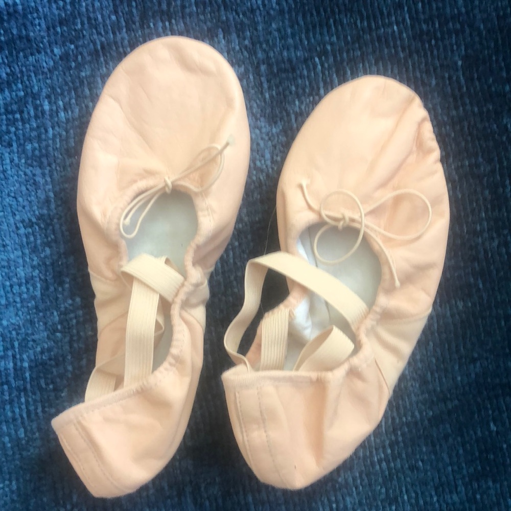 Bloch 6.5 B ballet shoes